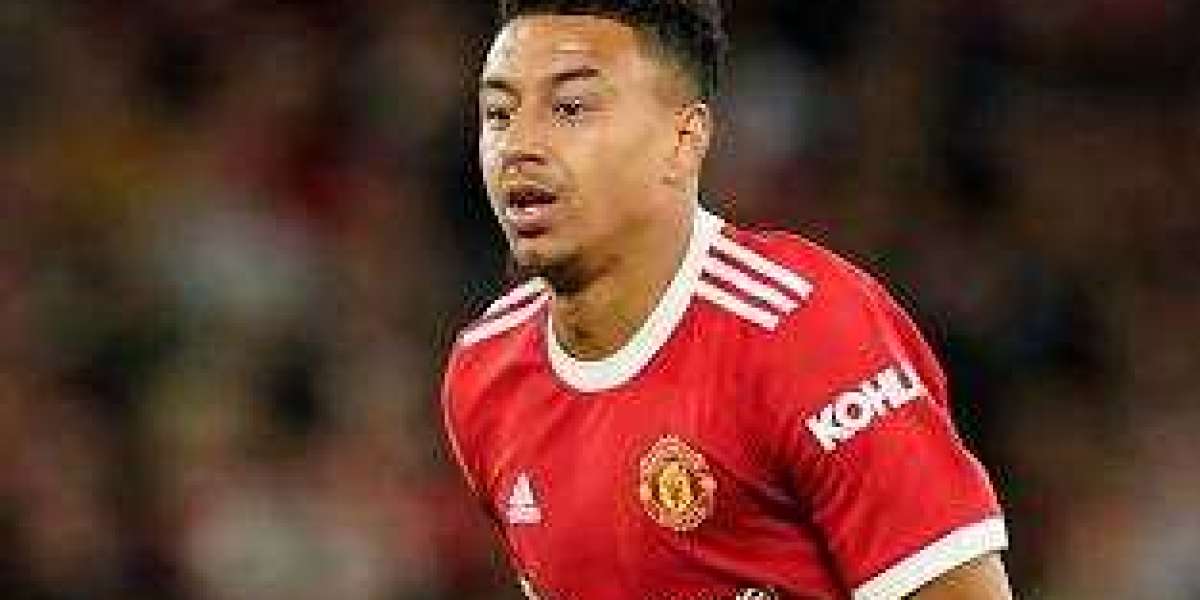 Jesse Lingard: Nottingham Forest sign former Manchester United forward on one-year deal