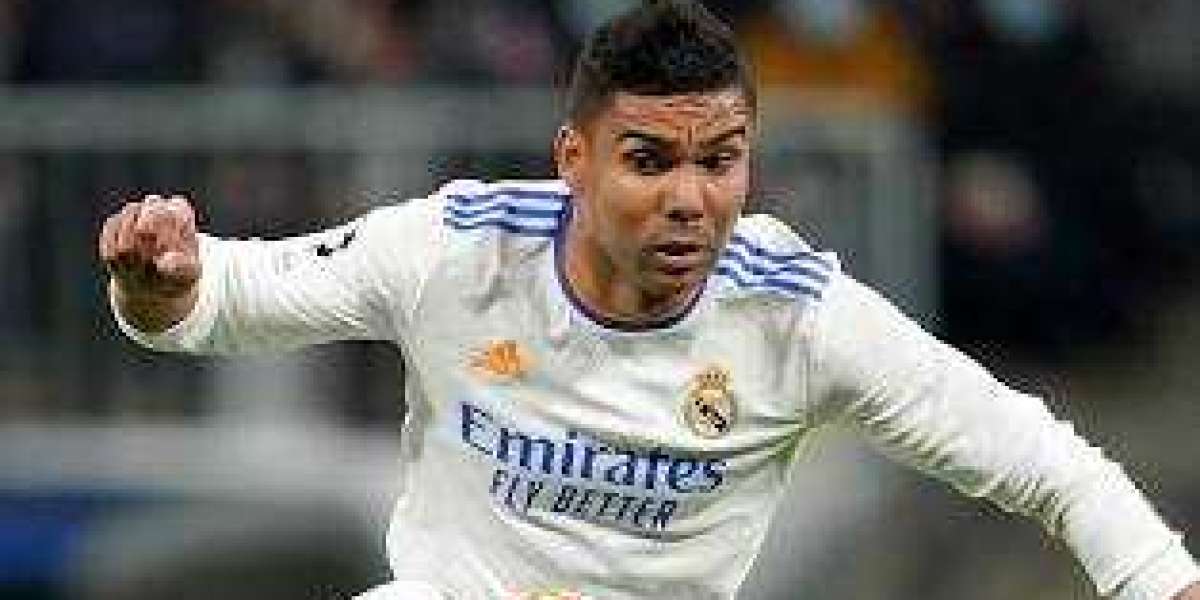Casemiro: Manchester United confirm £70m agreement to sign Real Madrid midfielder