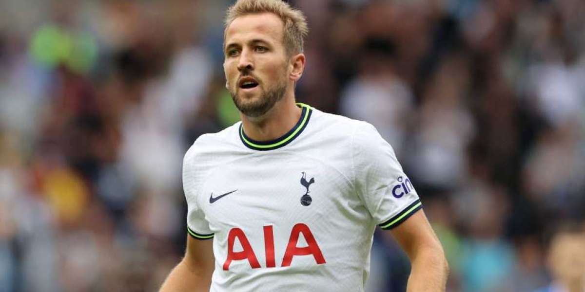 Harry Kane is happy at Tottenham and I want him to sign new contract, says Antonio Conte