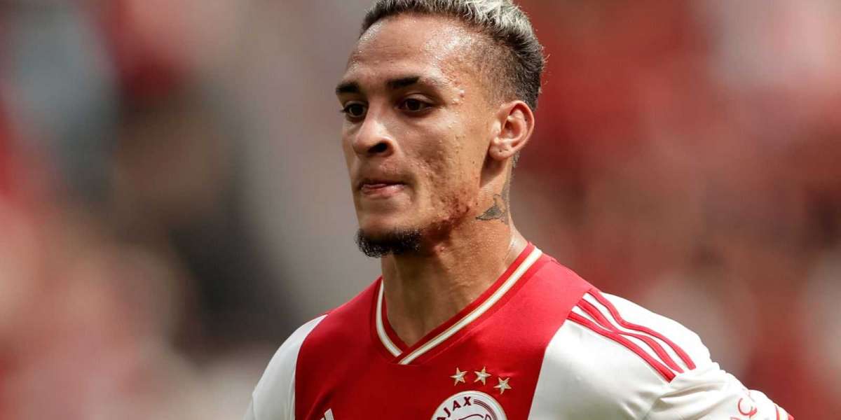 Manchester United agree £85m deal to sign Antony from Ajax