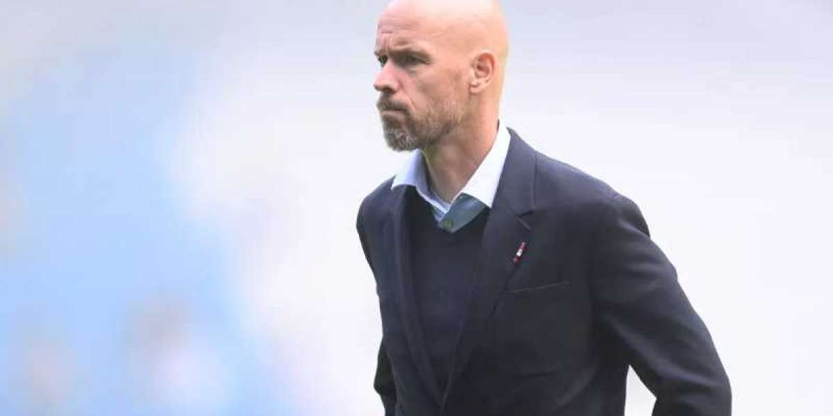 Fabrizio Romano “not surprised” by “terrible” Man Utd defeat as he comments on Ten Hag’s start as manager.