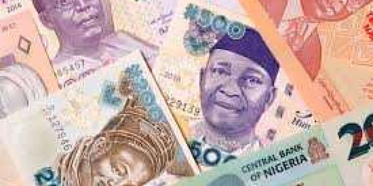 As the Central Bank of Nigeria works to replace naira banknotes, the value of the naira continues to set new lows.
