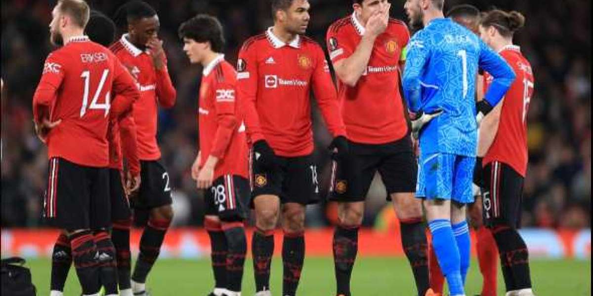 Man United supporters criticize'stupid' tactics, deeming Ten Hag's 'blame' for the draw with Se