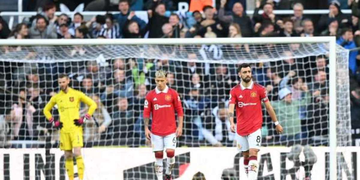 Weghorst and Shaw have poor ratings for Manchester United against Newcastle.