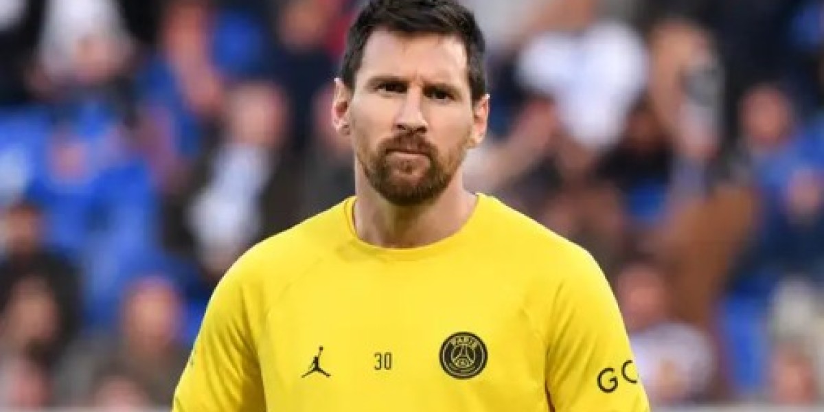Lionel Messi asks to DELAY Al-Hilal move until 2024 as he angles for Barcelona return.